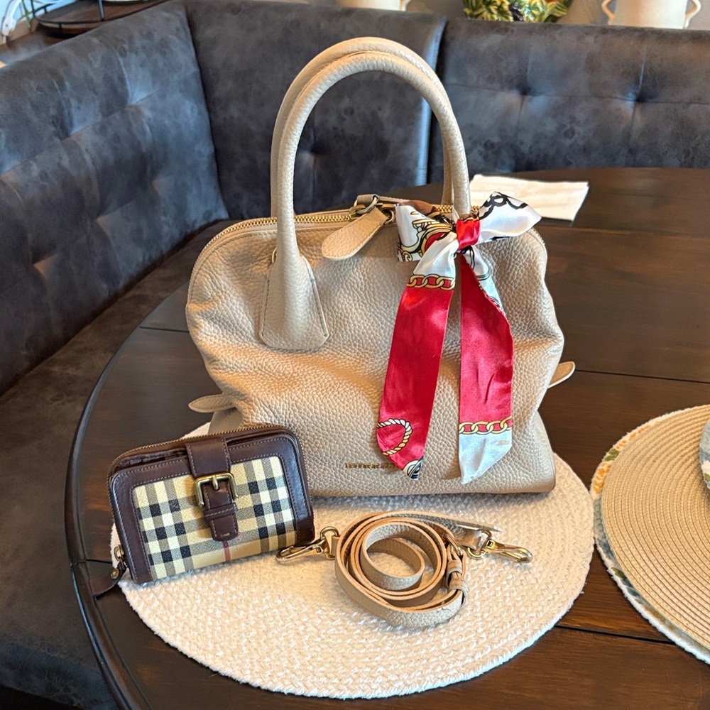 AUTHENTIC Burberry doctor bag with matching wallet
